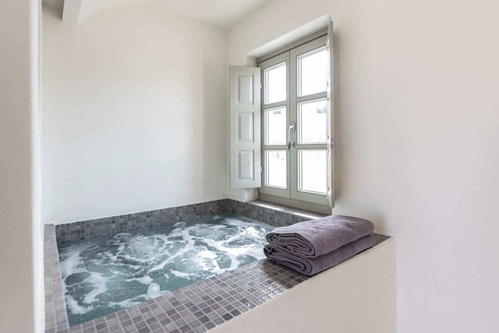 Frescoes Luxury Suites By Kb Hospitality Mesaria Buitenkant foto